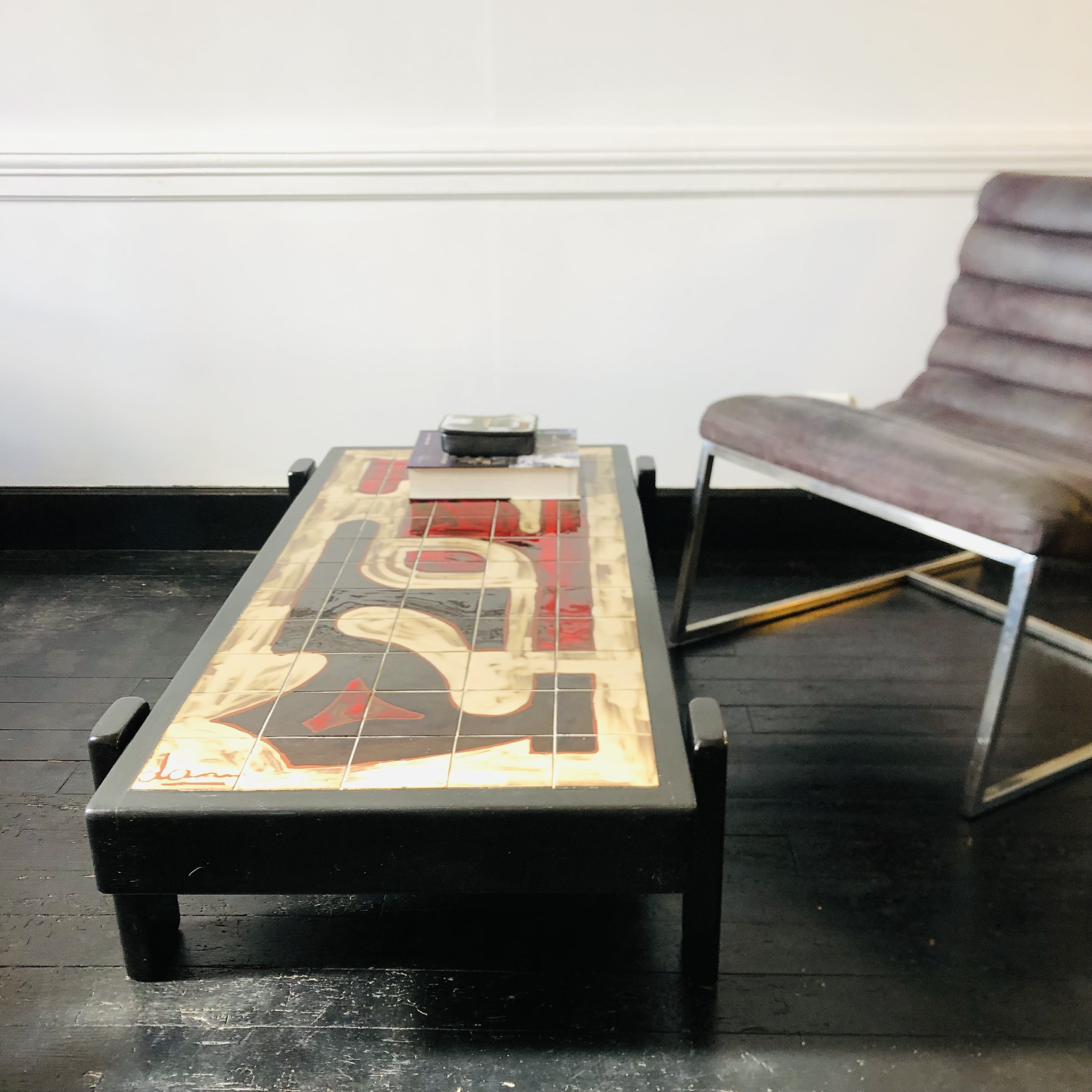 Table en céramique brutaliste signée